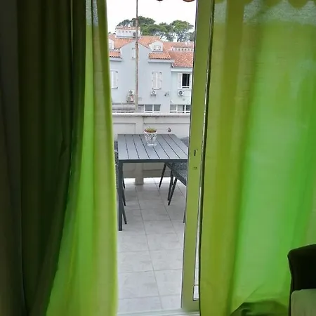Apartment And Room Guscic