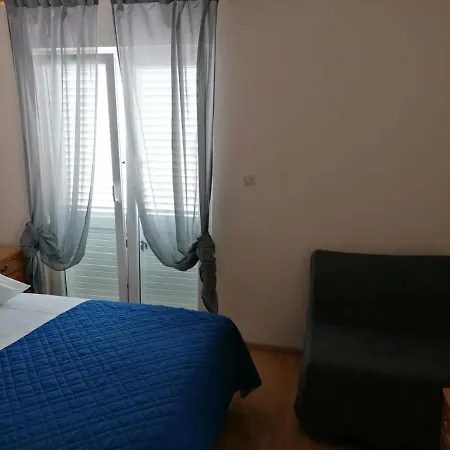 Apartment And Room Guscic * Rab Town