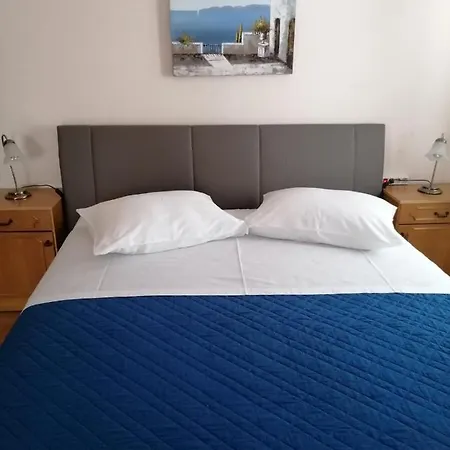 Apartment And Room Guscic Rab Town