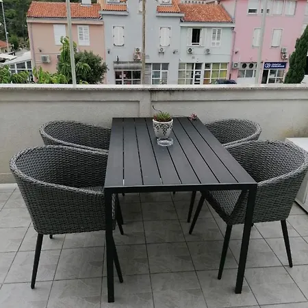 Apartment Apartment And Room Guscic Rab Town