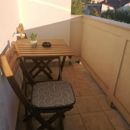 アパート And Guscic