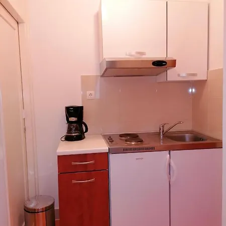 Apartment And Room Guscic *