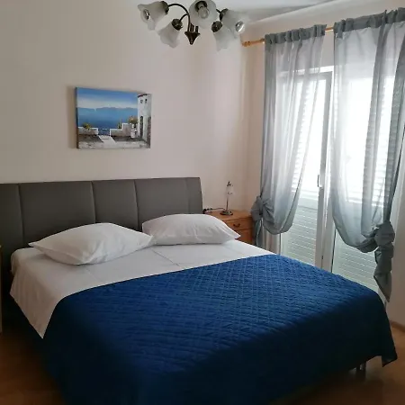 Apartment And Room Guscic