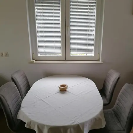 Apartment And Room Guscic *