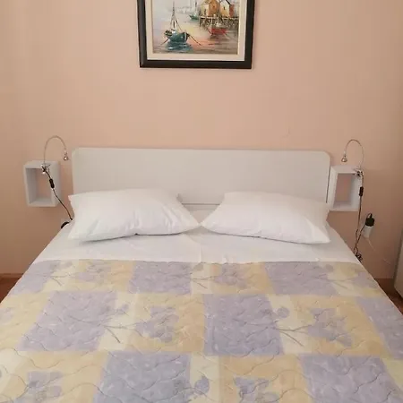 Apartment And Room Guscic Lejlighed Rab Town