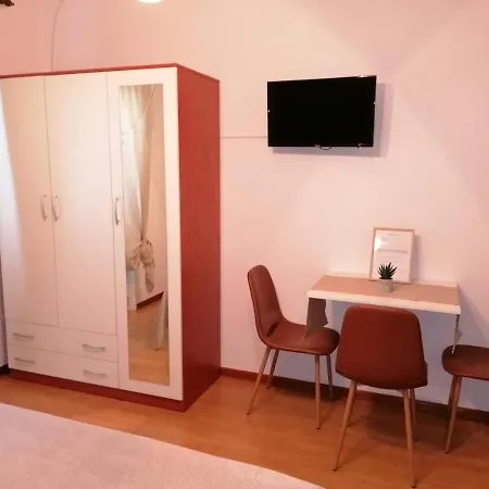 Apartment And Room Guscic *