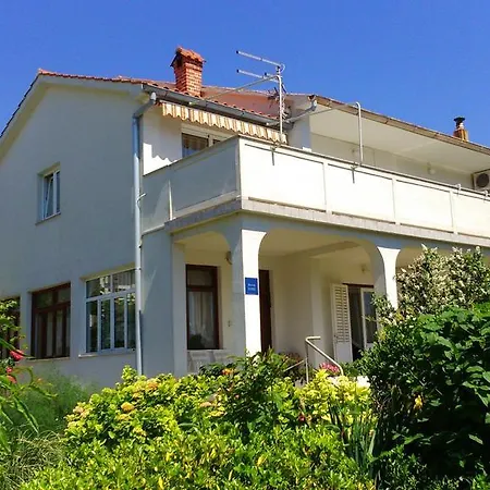 Apartment And Room Guscic