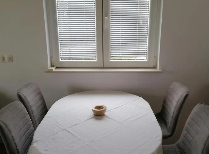 Apartment And Room Guscic *
