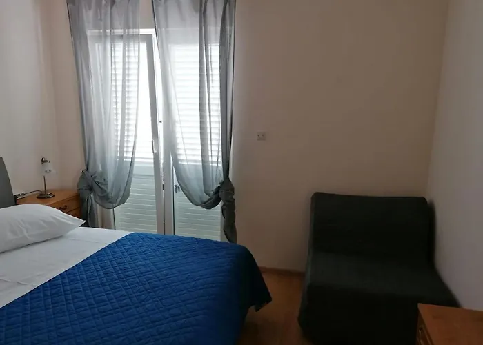 Apartment And Room Guscic * Rab Town