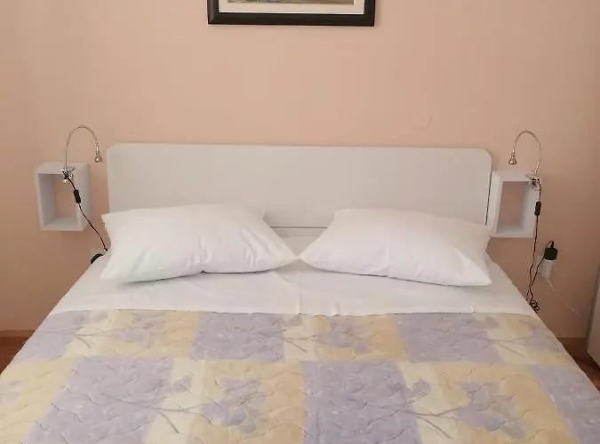 Apartment And Room Guscic Apartment Rab Town