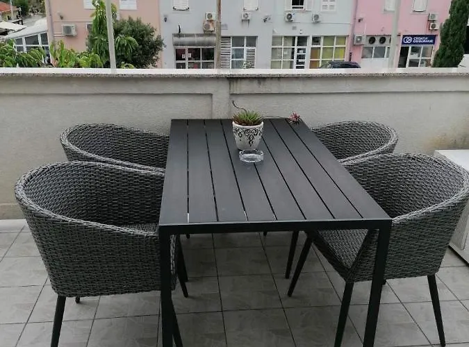Apartment Apartment And Room Guscic Rab Town