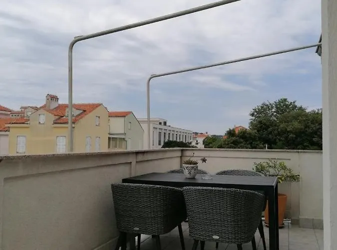 Apartment And Room Guscic *
