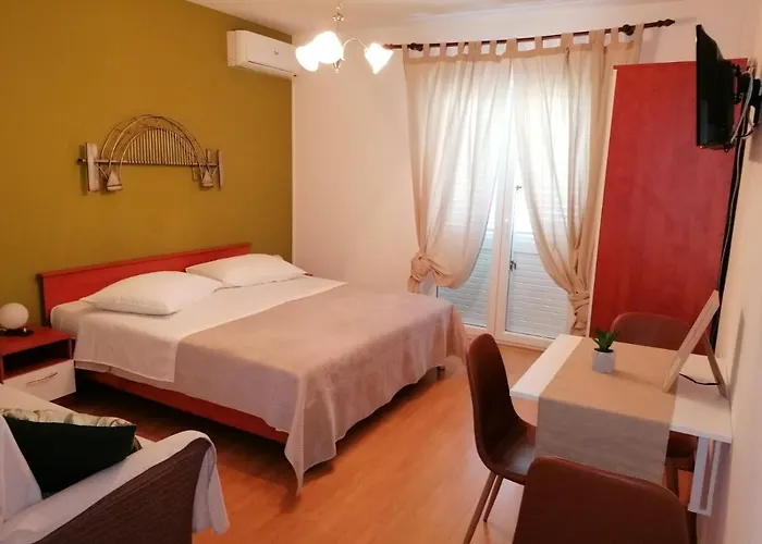 Apartment Apartment And Room Guscic Rab Town