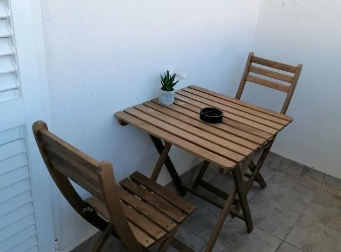 Apartment And Room Guscic Rab Town